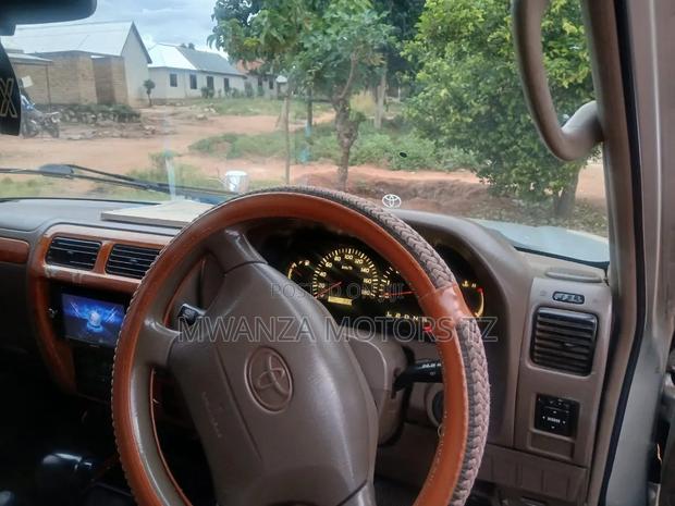 Toyota Land Cruiser Prado 1999 Silver