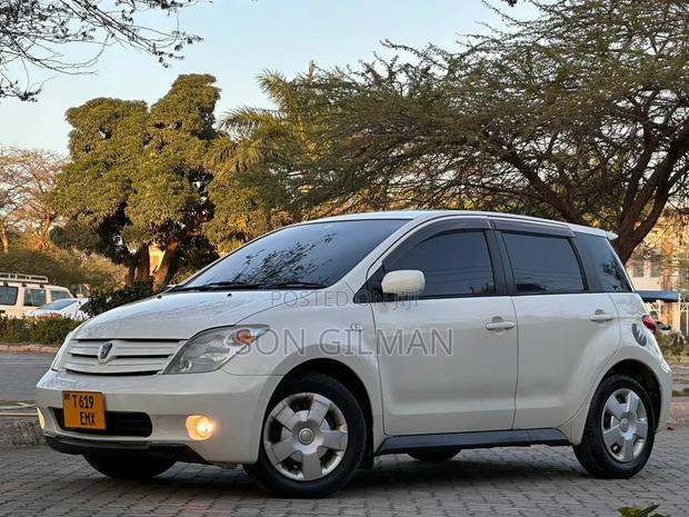 Toyota IST 2003 White