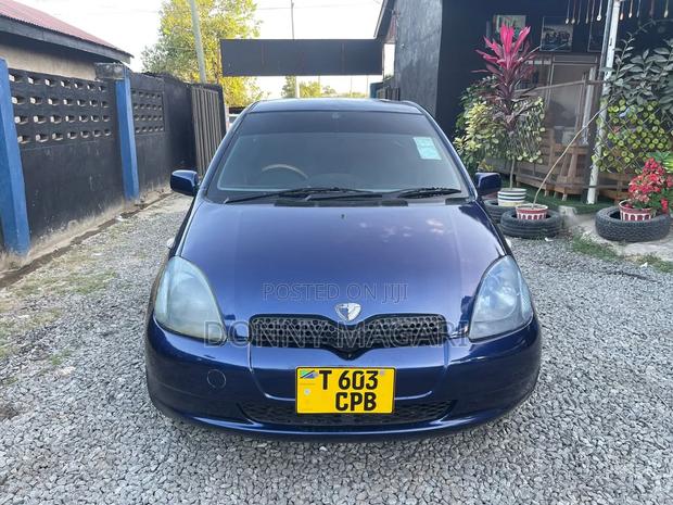 Toyota Vitz 2003 Blue