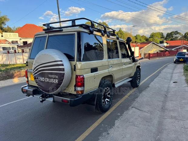 Toyota Land Cruiser 2010 Beige