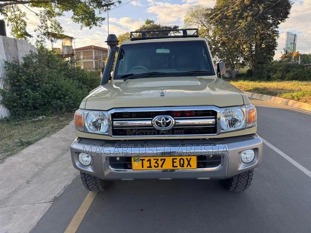 Toyota Land Cruiser 2010 Beige
