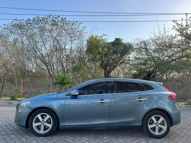 Volvo V70 2014 Silver