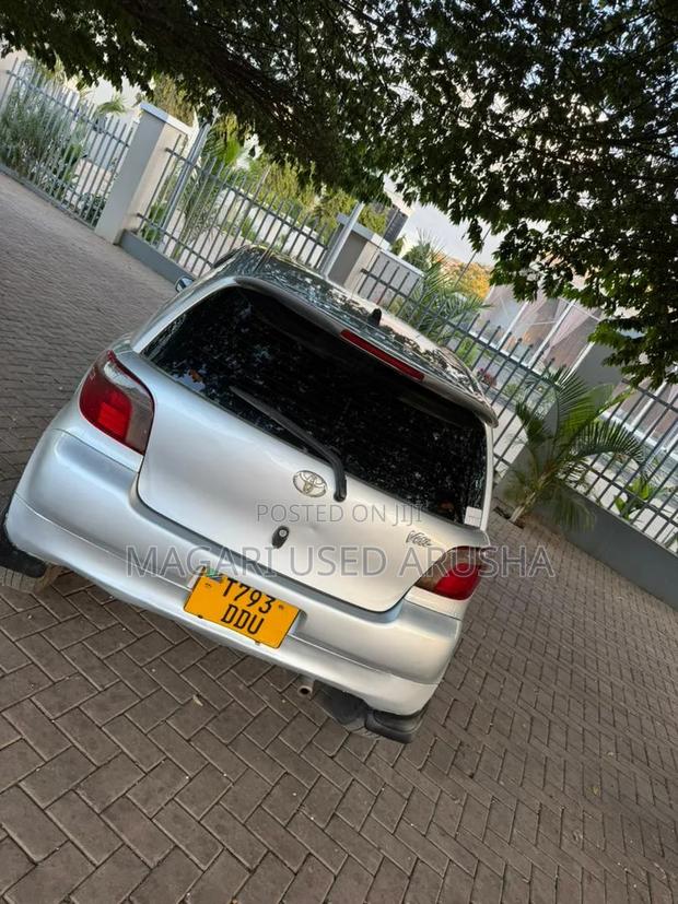 Toyota Vitz 2003 Silver