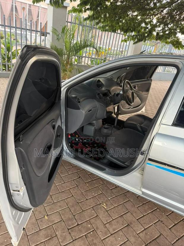 Toyota Vitz 2003 Silver