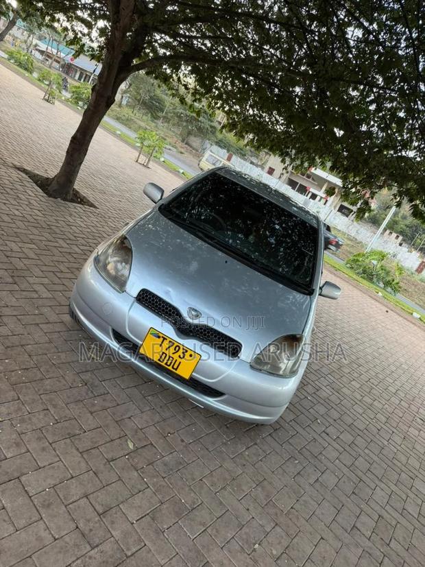 Toyota Vitz 2003 Silver