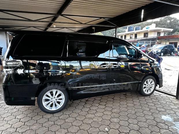 Toyota Vellfire 2010 Black