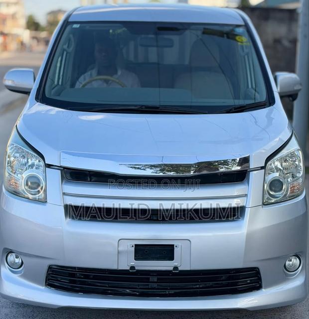 Toyota Noah 2008 Silver