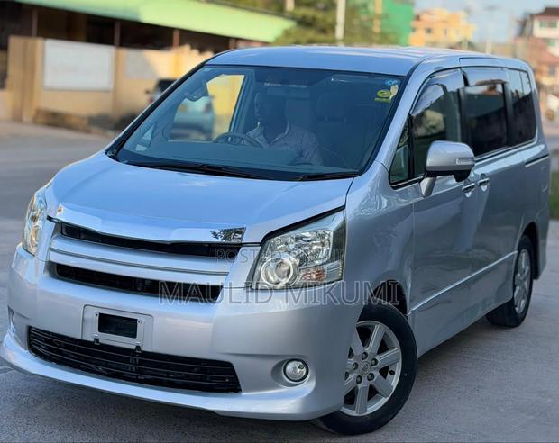 Toyota Noah 2008 Silver