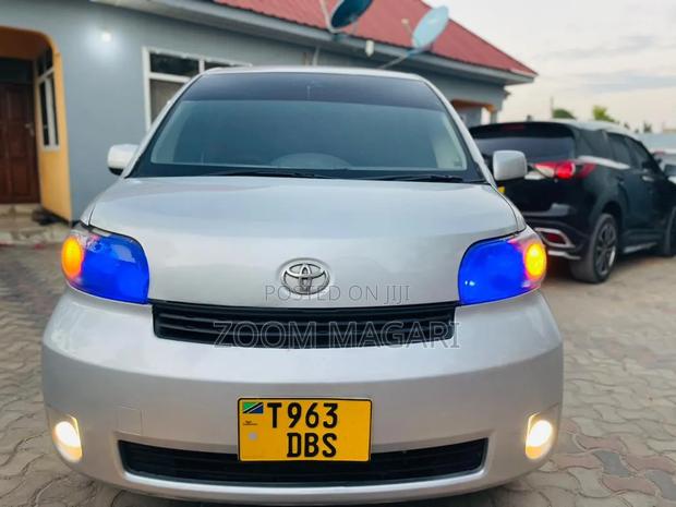 Toyota Porte 2004 Silver
