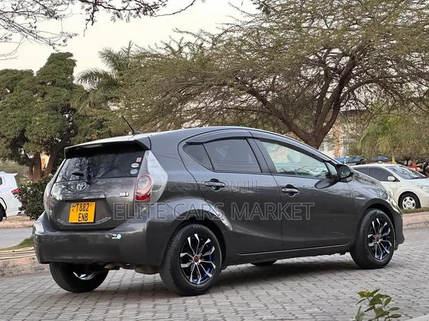 Toyota Aqua 2012 Gray
