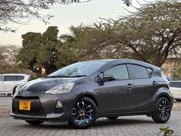 Toyota Aqua 2012 Gray