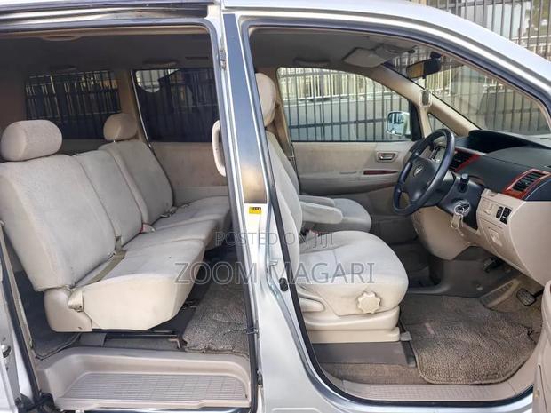Toyota Noah 2005 Silver
