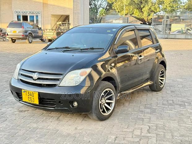 Toyota IST 2004 Black