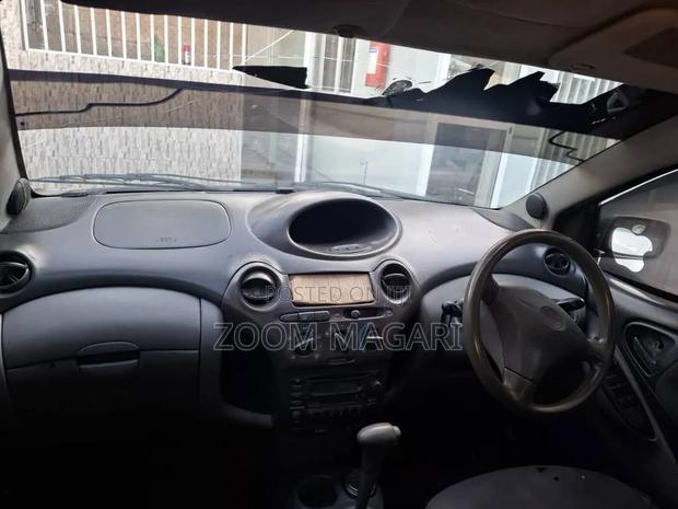 Toyota Vitz 2002