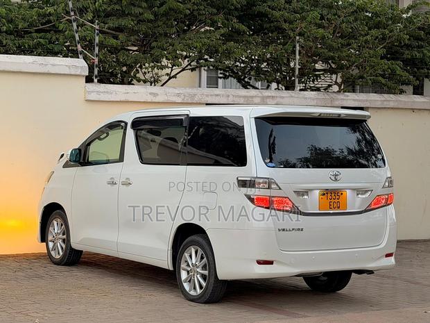 Toyota Vellfire 2009 White
