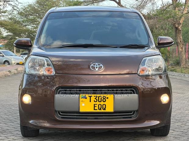 Toyota Porte 1.5 FWD 2015 Brown