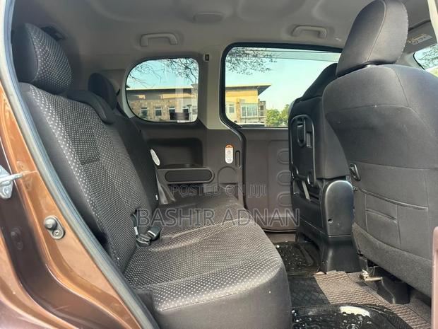 Toyota Porte 1.5 FWD 2015 Brown