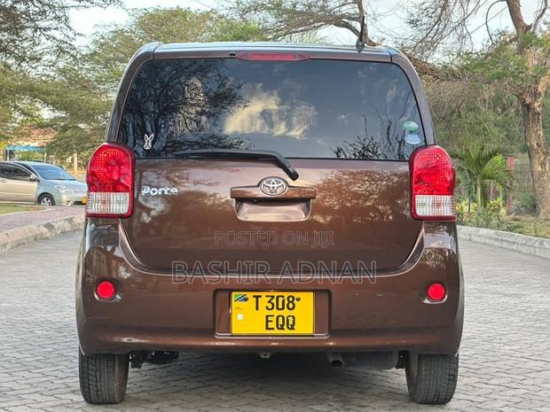 Toyota Porte 1.5 FWD 2015 Brown