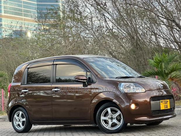 Toyota Porte 1.5 FWD 2015 Brown