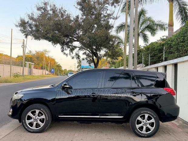 Toyota Vanguard 2010 Black