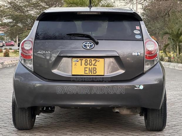 Toyota Aqua 2012 Gray
