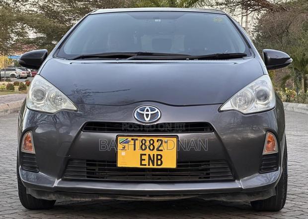 Toyota Aqua 2012 Gray