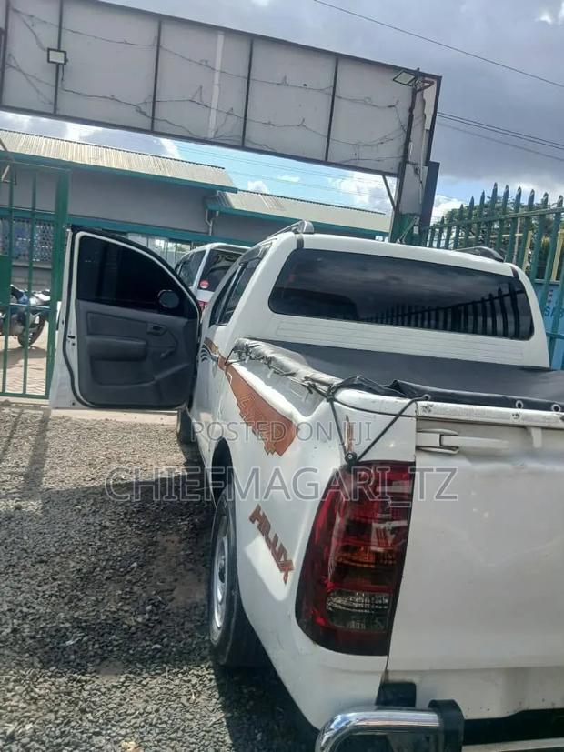 Toyota Hilux 2010 White