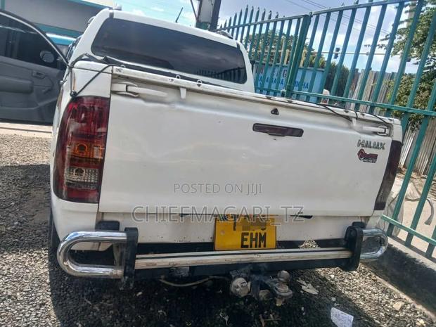 Toyota Hilux 2010 White