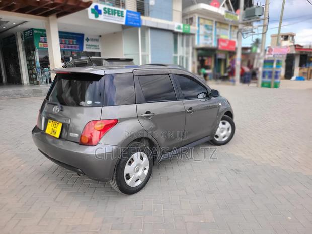 Toyota IST 2005 Gray