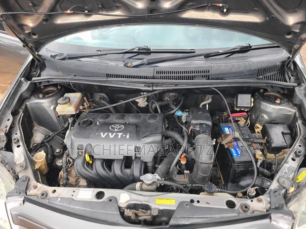Toyota IST 2005 Gray