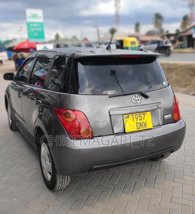 Toyota IST 2005 Gray
