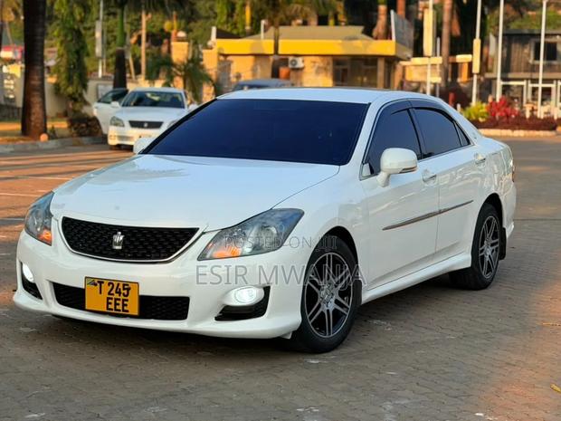 Toyota Crown 2009 White