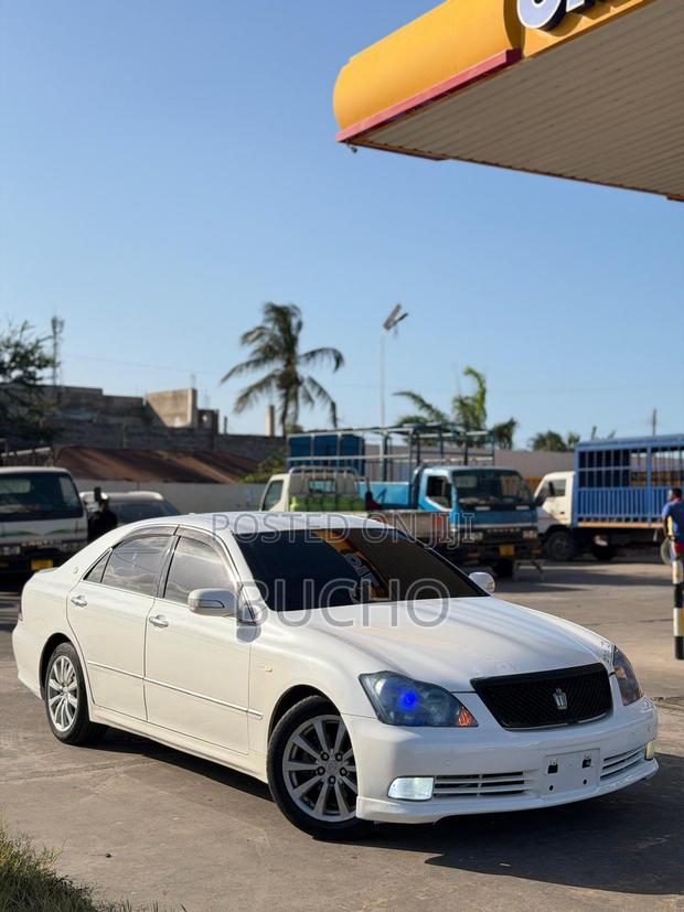 Toyota Crown 2006 White