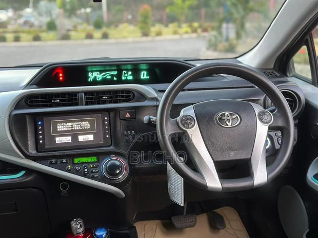 Toyota Aqua 2012 Gray