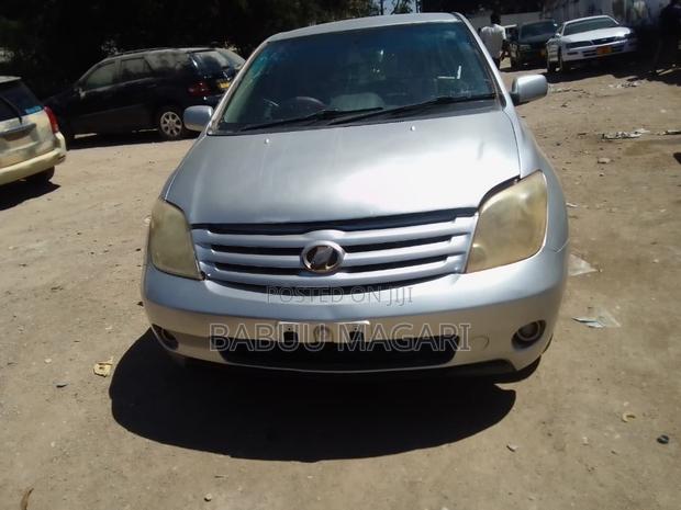Toyota IST 2004 Silver