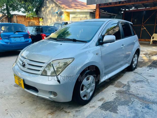 Toyota IST 2006 Silver