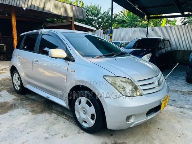 Toyota IST 2006 Silver