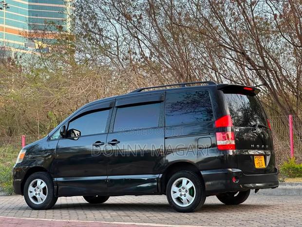 Toyota Noah 2004 Black