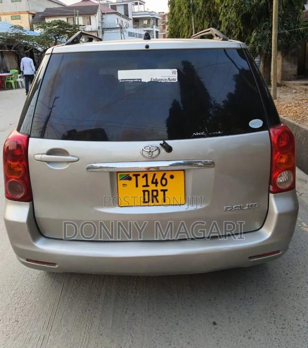 Toyota Raum 2004 Silver