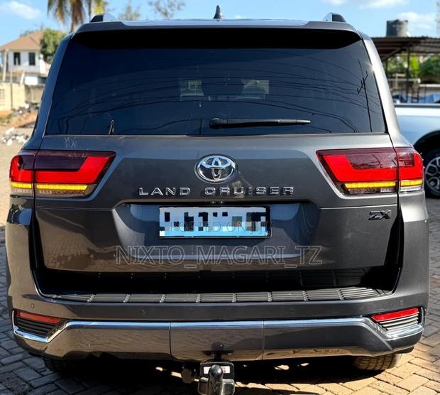 Toyota Land Cruiser 2025 Gray