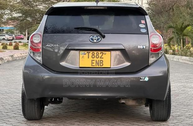 Toyota Aqua 2012 Gray