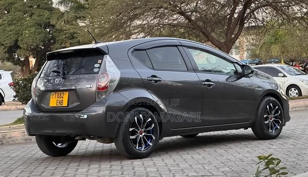 Toyota Aqua 2012 Gray
