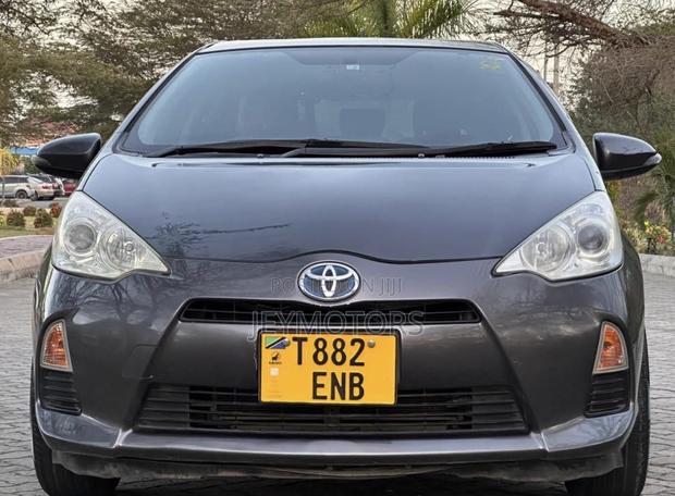 Toyota Aqua 2011 Gray