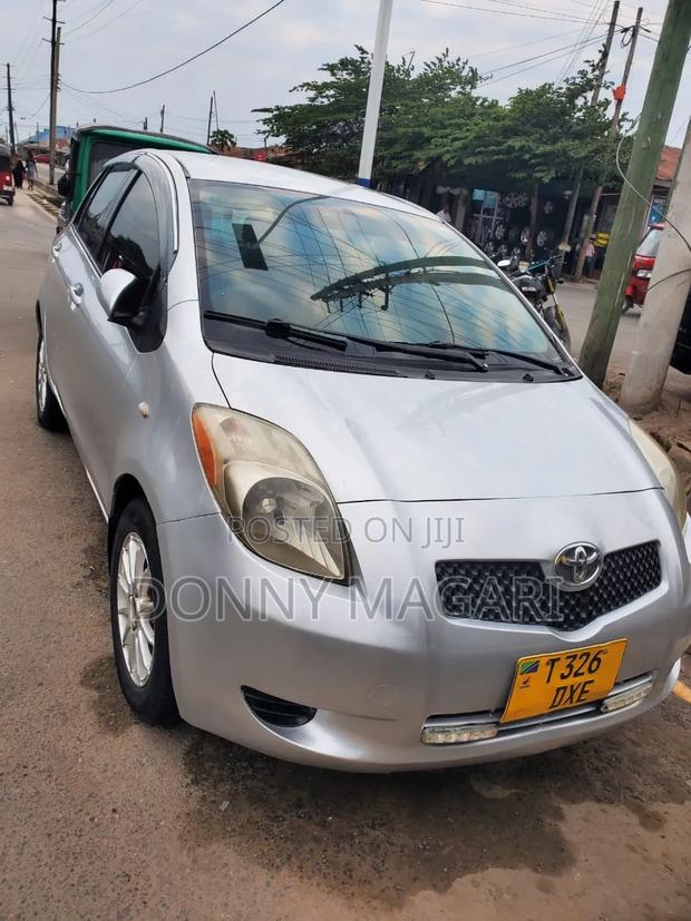 Toyota Vitz 2005 Silver