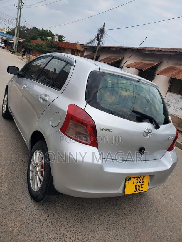 Toyota Vitz 2005 Silver
