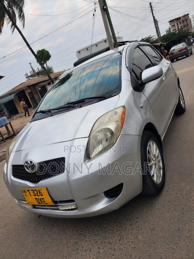 Toyota Vitz 2005 Silver
