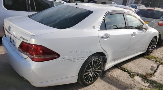 Toyota Crown 2008 Off white