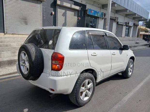 Toyota RAV4 2004 White