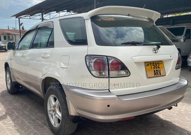 Toyota Harrier 2001 White