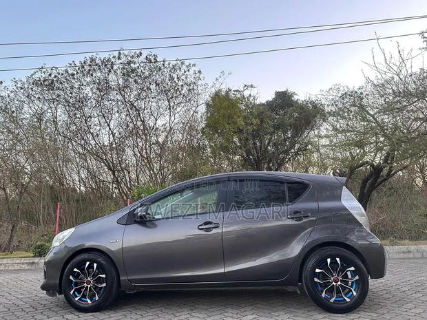 Toyota Aqua 2012 Gray